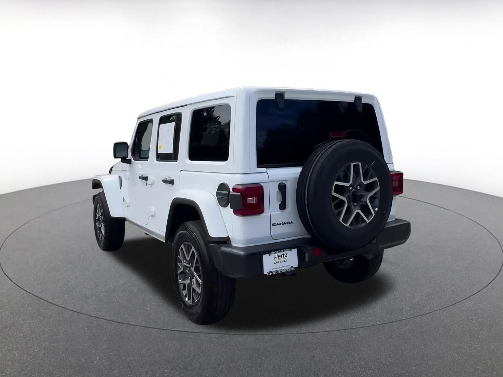 Used 2025 Jeep Wrangler Sahara image 10
