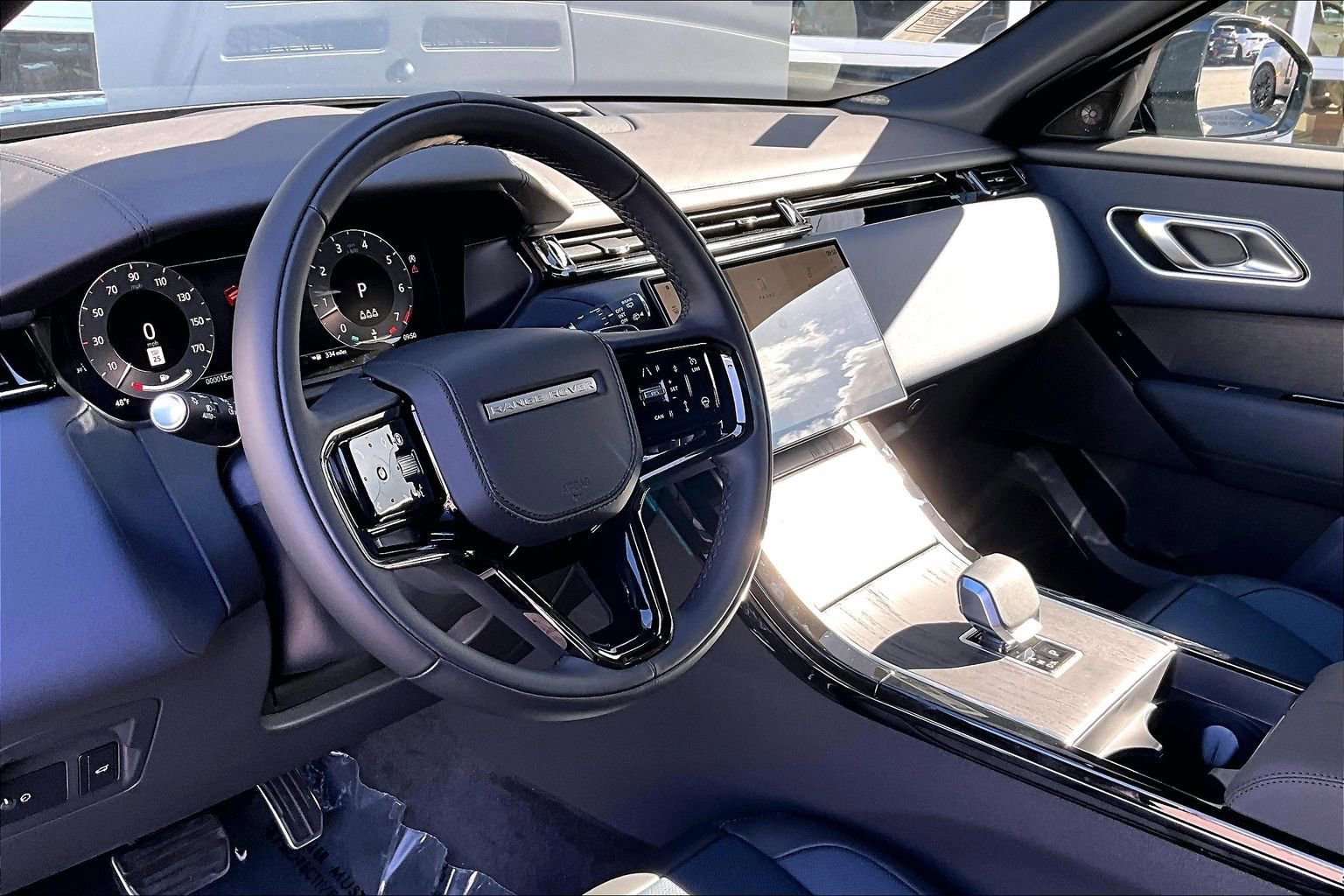 New 2026 Land Rover Range Rover Velar Dynamic SE image 6