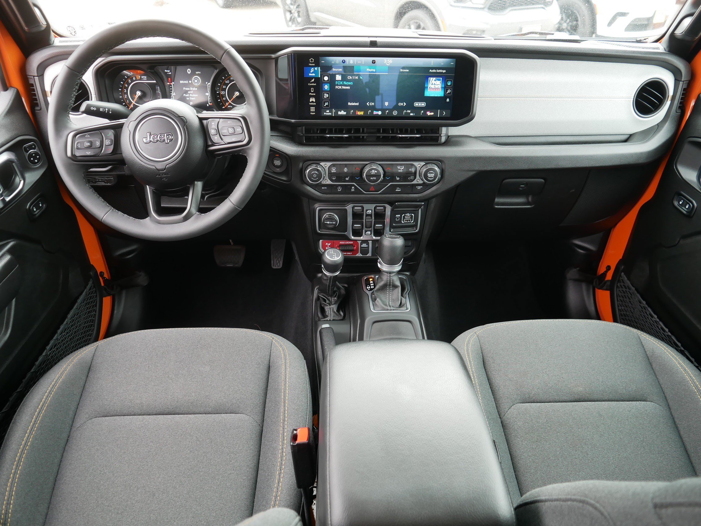 Used 2025 Jeep Gladiator Mojave AWD/4WD image 10