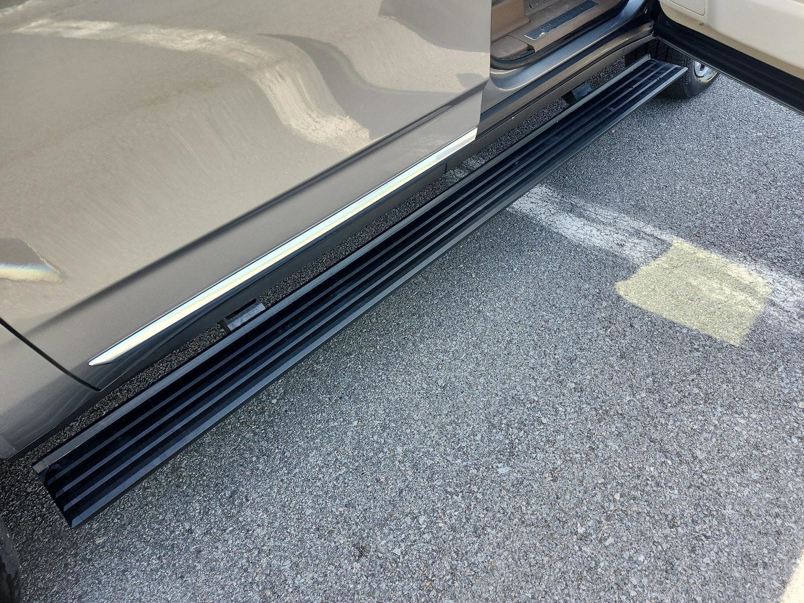 Used 2023 GMC Yukon XL Denali w/ Denali Reserve Package image 7