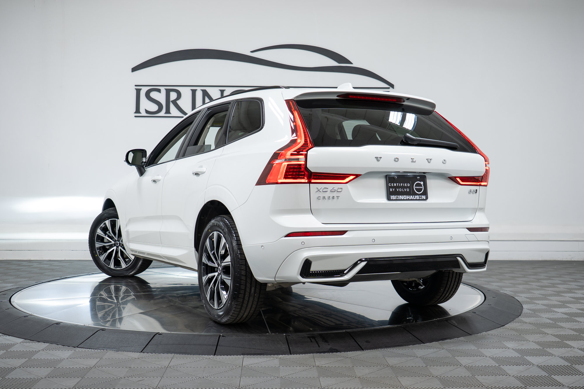 Certified 2025 Volvo XC60 B5 Plus AWD/4WD image 28