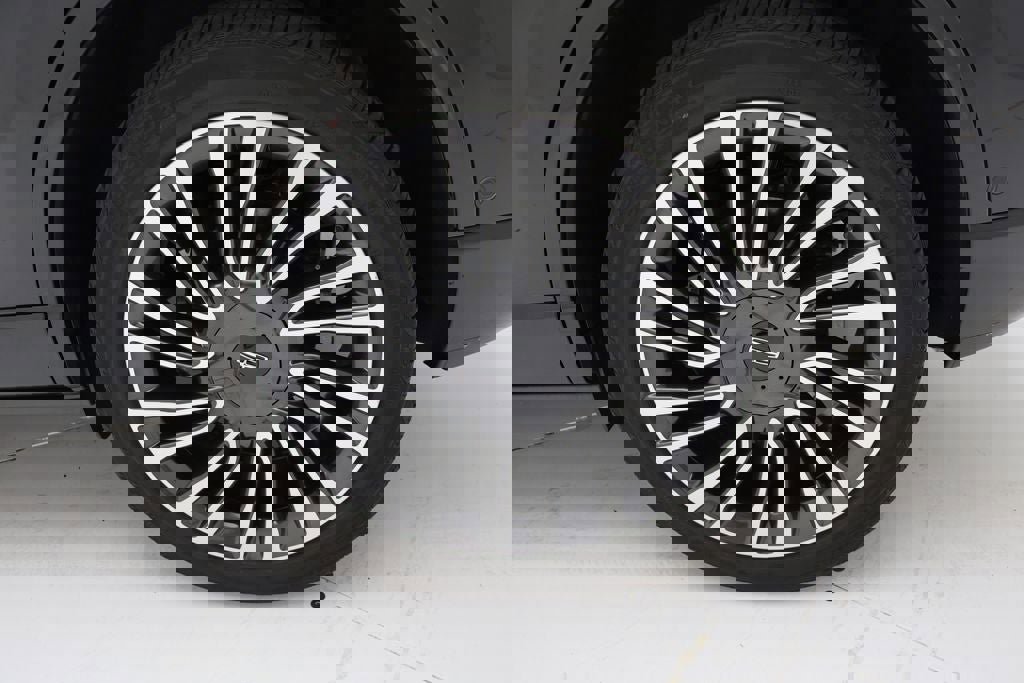 Used 2022 Lincoln Corsair Reserve w/ Sport Package image 10