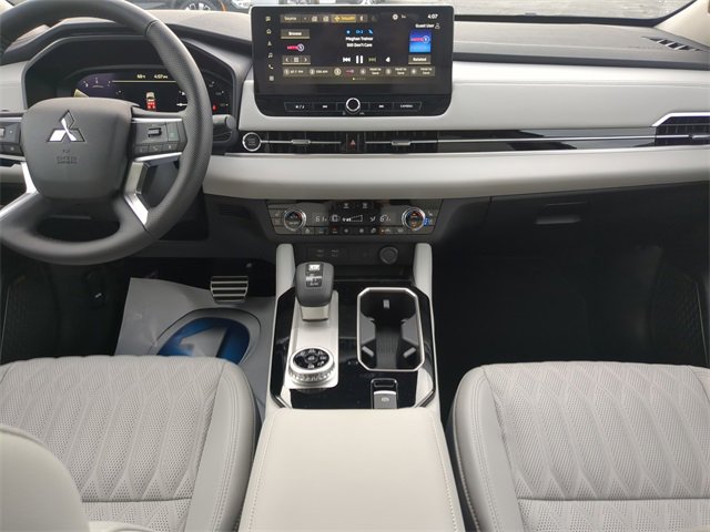 New 2025 Mitsubishi Outlander AWD image 18