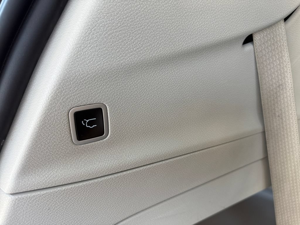 Used 2024 Chrysler Pacifica Touring-L FWD image 30