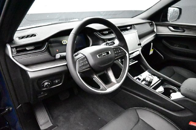 New 2027 Jeep Grand Cherokee Limited AWD/4WD image 17