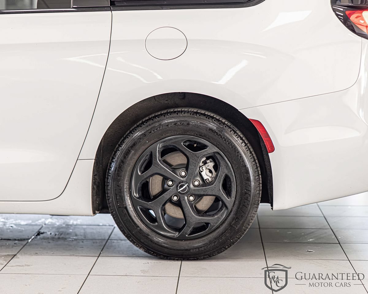 Used 2022 Chrysler Pacifica Touring-L w/ S Appearance Package FWD image 8