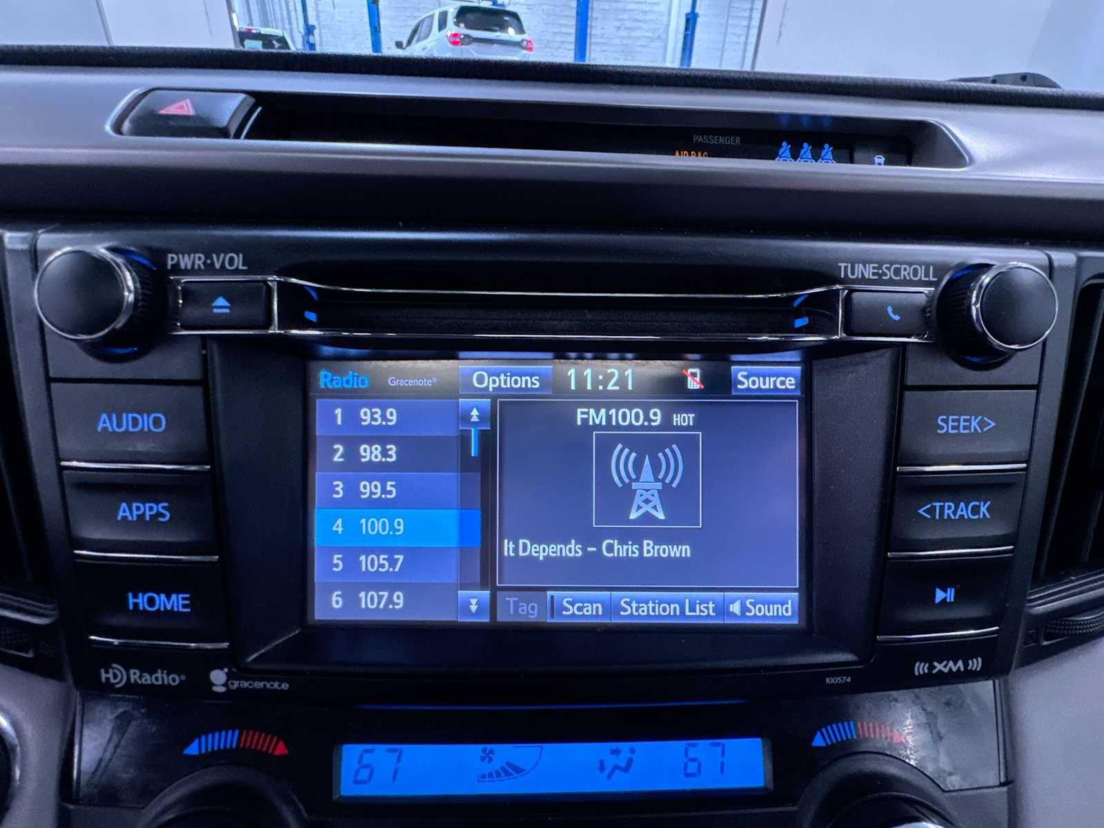 Used 2018 Toyota RAV4 XLE AWD/4WD image 26