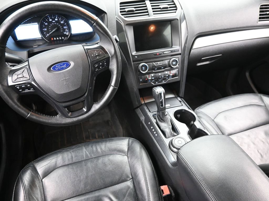 Used 2017 Ford Explorer XLT w/ Equipment Group 202A image 14