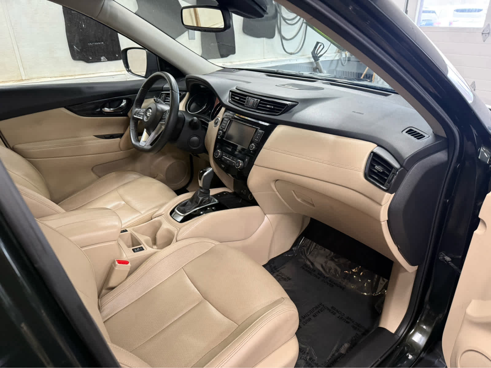 Used 2020 Nissan Rogue SL AWD/4WD image 28