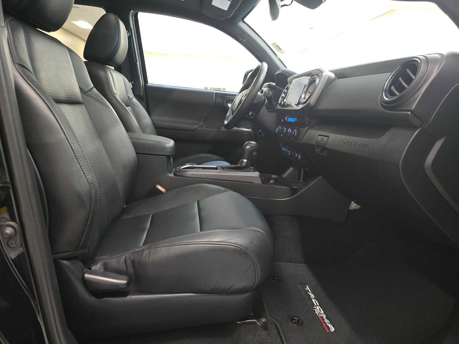 Used 2020 Toyota Tacoma TRD Off-Road w/ TRD Premium Off Road Package AWD/4WD image 27