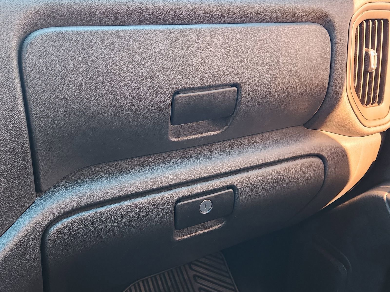 Used 2020 Chevrolet Silverado 1500 Custom w/ Custom Value Package image 23