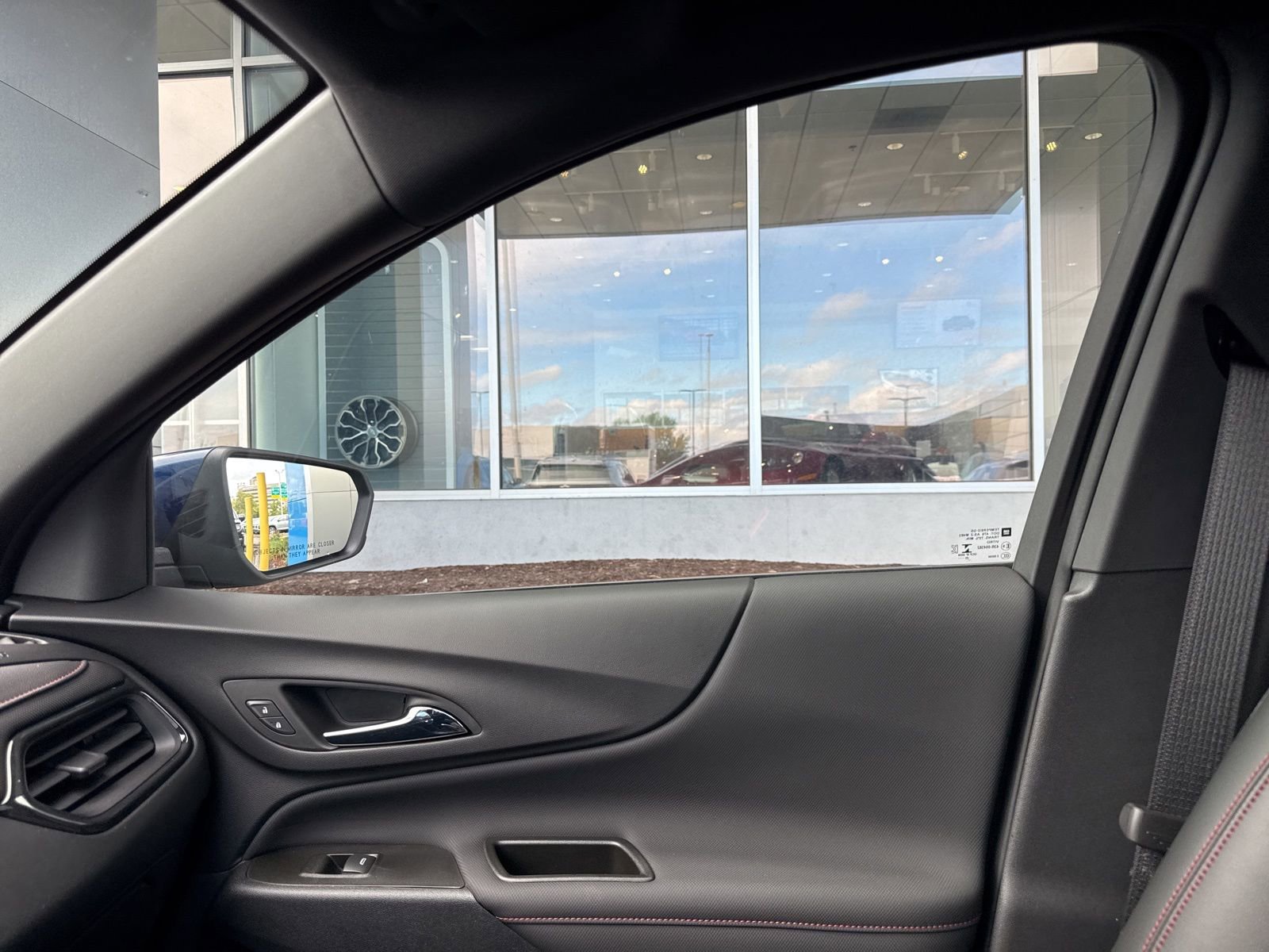 Used 2023 Chevrolet Equinox RS w/ RS Leather Package AWD/4WD image 30