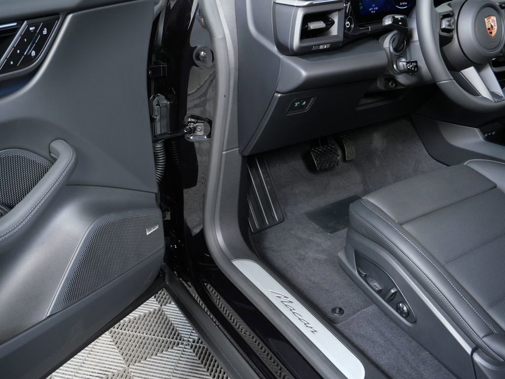 New 2026 Porsche Macan Electric image 7