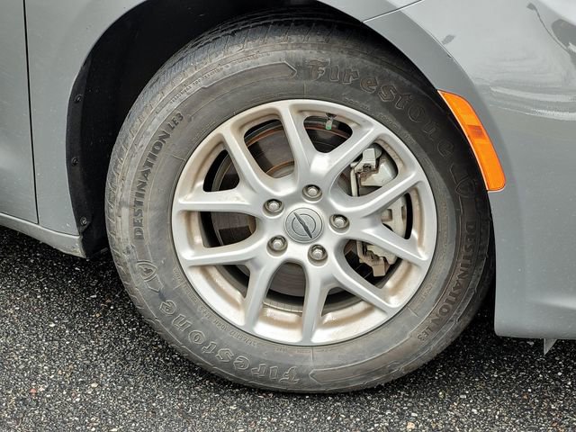 Used 2022 Chrysler Pacifica Touring-L image 9