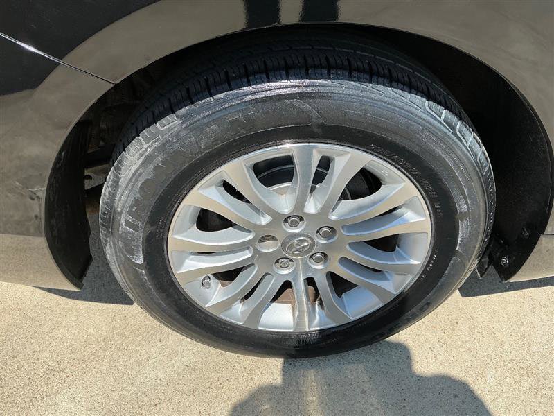 Used 2016 Toyota Sienna XLE w/ XLE Navigation Package image 24