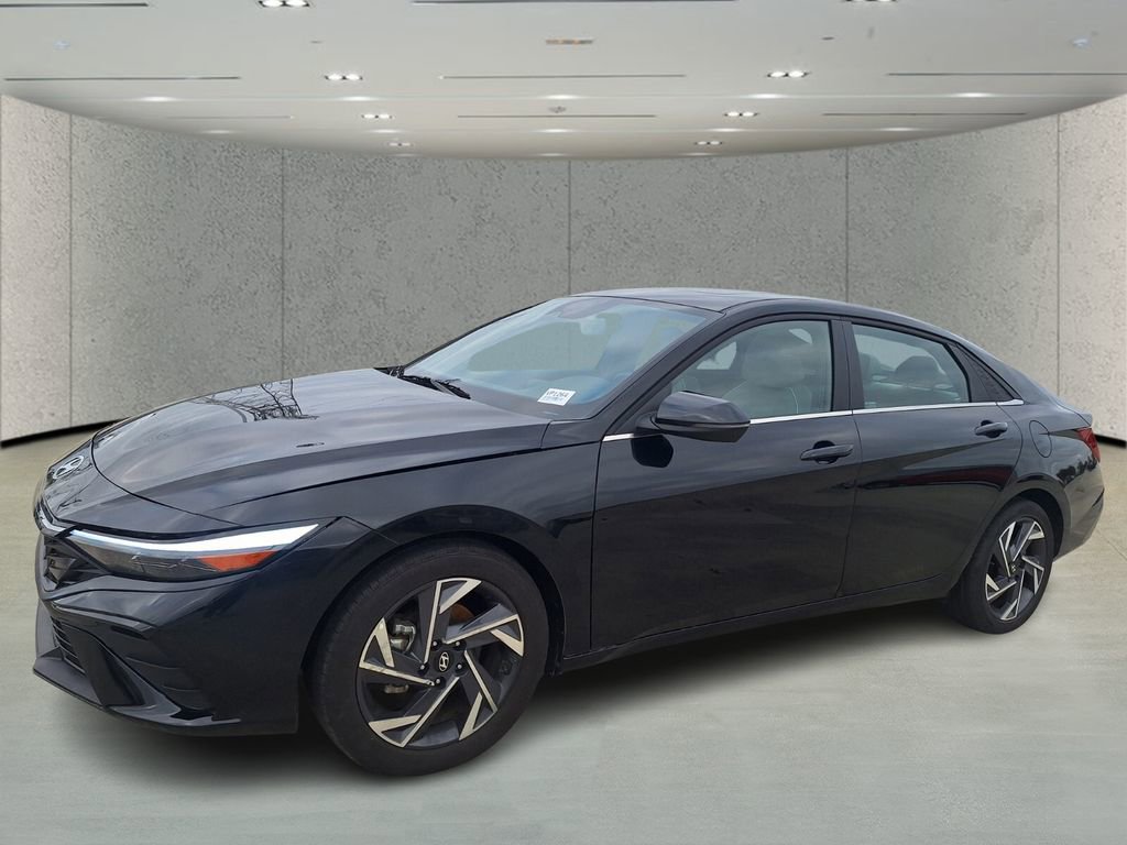 Used 2025 Hyundai Elantra Limited image 9