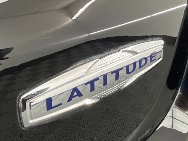 Used 2025 Jeep Compass Latitude image 24