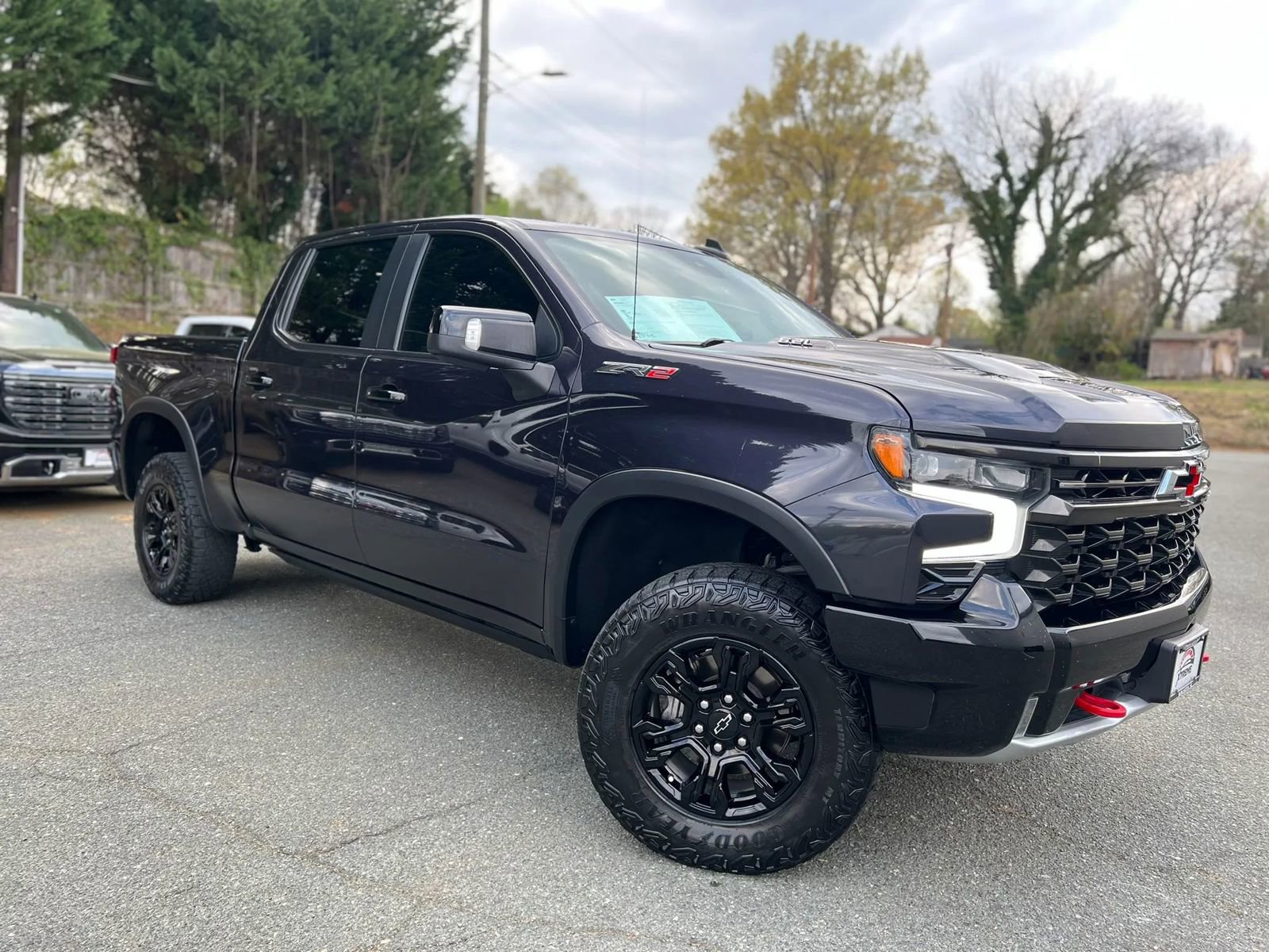 Used 2023 Chevrolet Silverado 1500 ZR2 w/ Technology Package AWD/4WD image 2