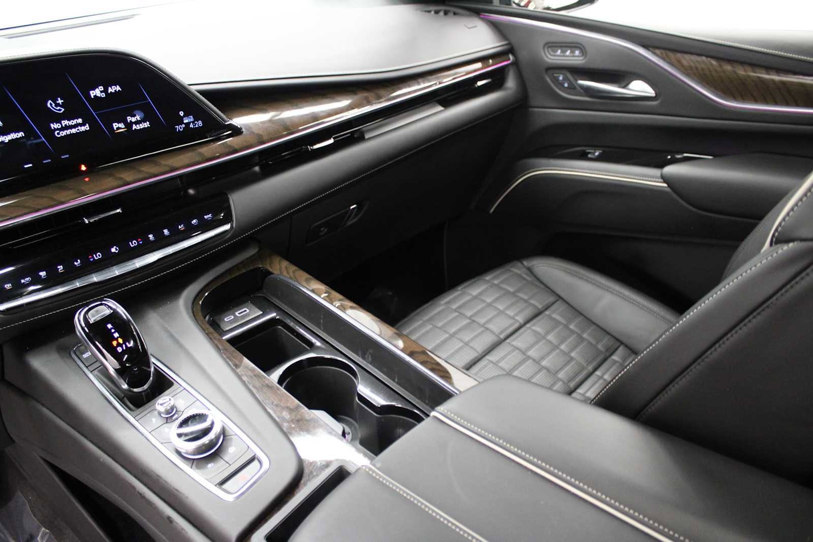 Certified 2024 Cadillac Escalade ESV Sport Platinum w/ LPO, ONYX Package image 34