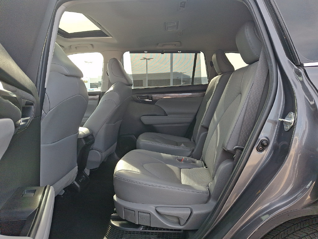 Certified 2022 Toyota Highlander Limited AWD/4WD image 15