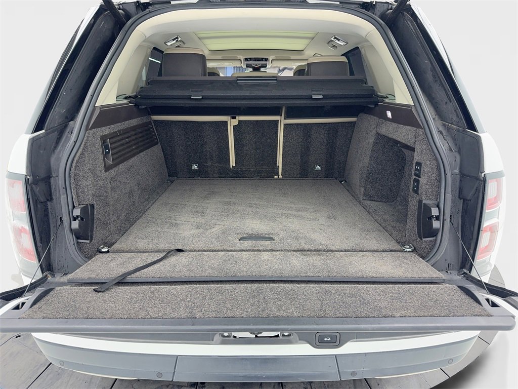 Used 2020 Land Rover Range Rover HSE image 13
