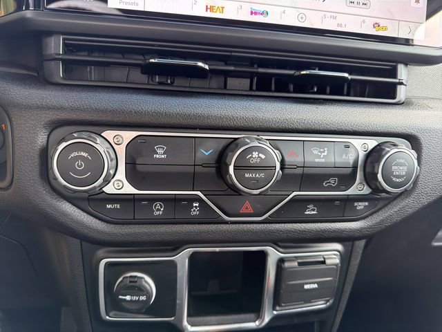 Used 2024 Jeep Wrangler Sport image 29