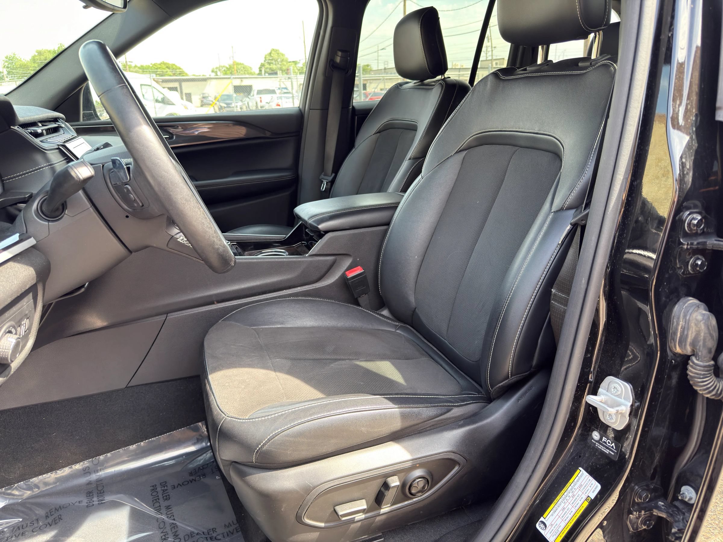 Used 2022 Jeep Grand Cherokee Altitude AWD/4WD image 18