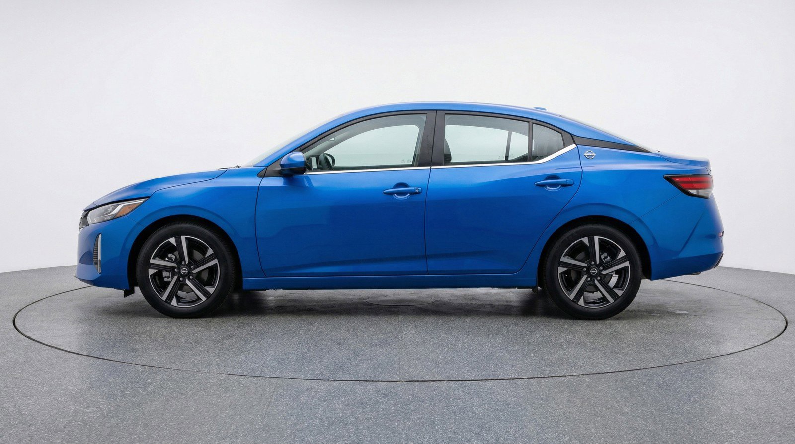 Used 2025 Nissan Sentra SV image 3