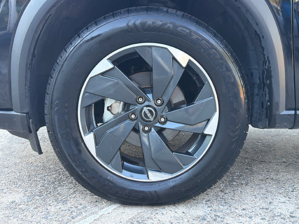Used 2024 Nissan Rogue SV AWD/4WD image 11