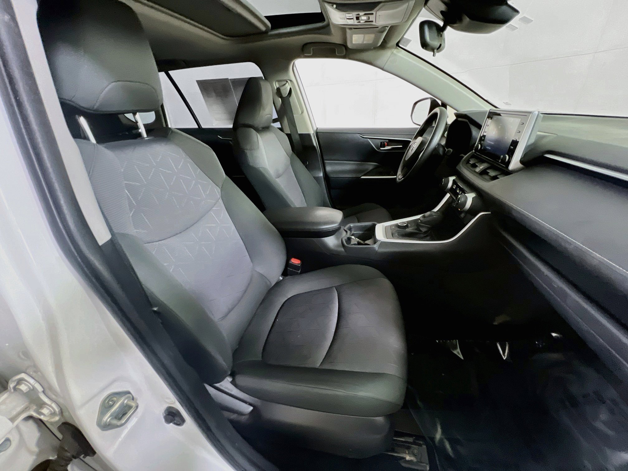 Used 2019 Toyota RAV4 XLE w/ Convenience Package image 26