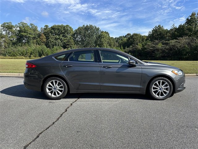 Used 2017 Ford Fusion SE w/ Fusion SE Technology Package image 9