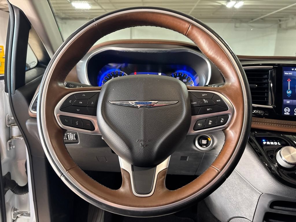 Used 2019 Chrysler Pacifica Limited FWD image 18