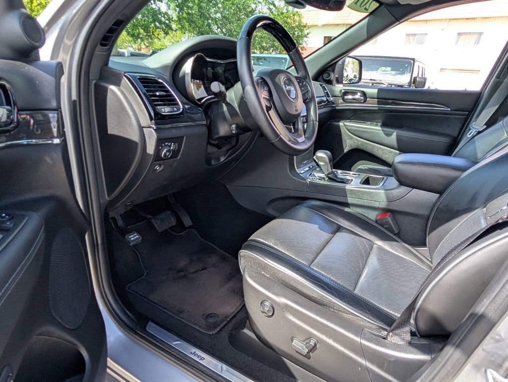 Used 2019 Jeep Grand Cherokee Overland image 11
