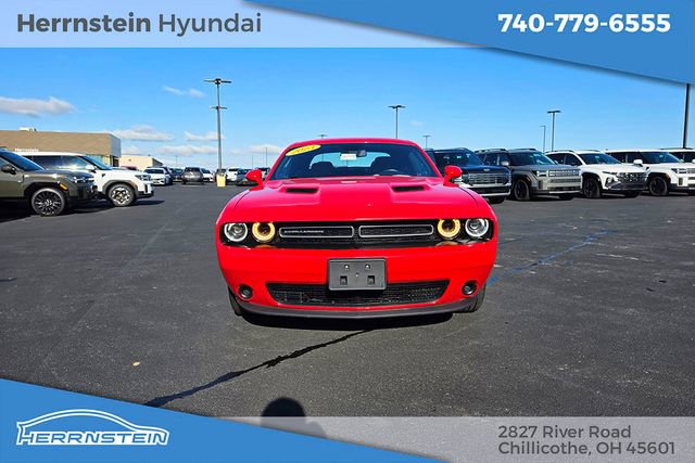 Used 2023 Dodge Challenger SXT RWD image 2