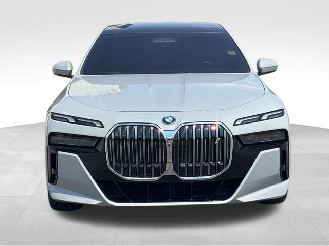 Used 2024 BMW i7 xDrive60 AWD/4WD image 13