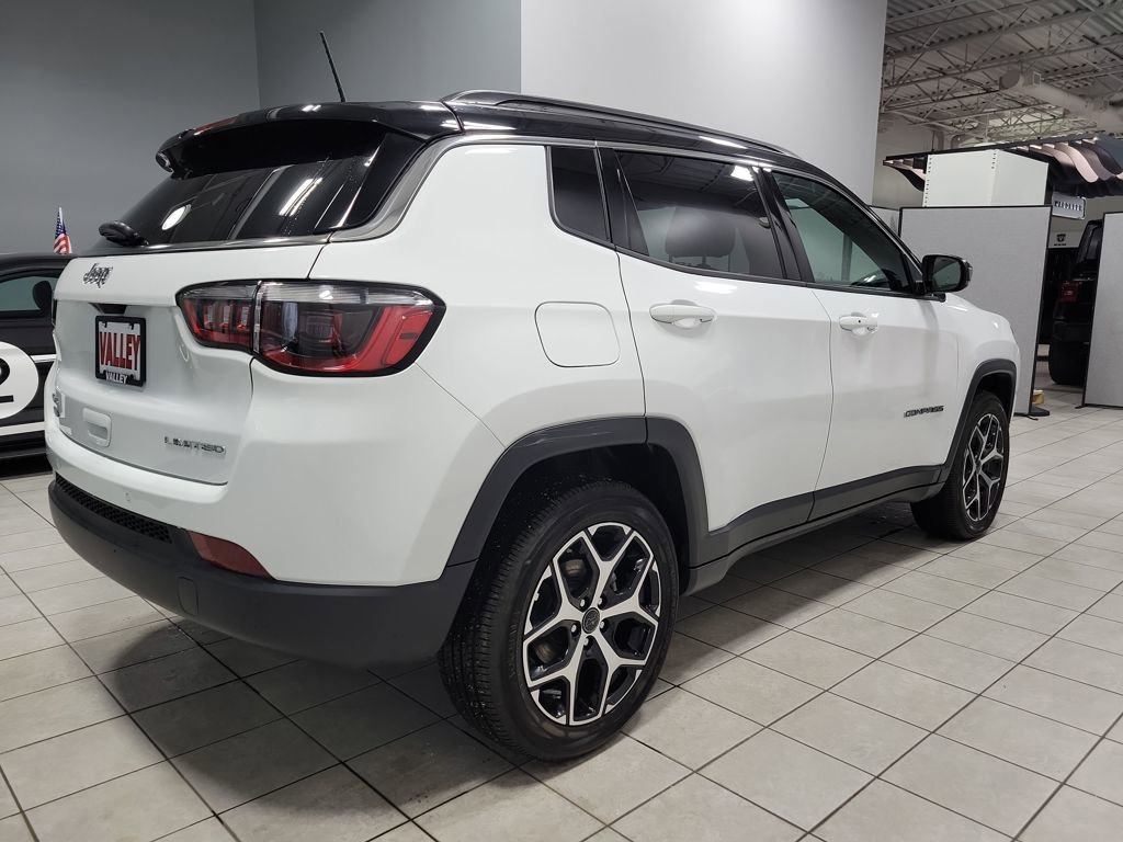Used 2025 Jeep Compass Limited image 17