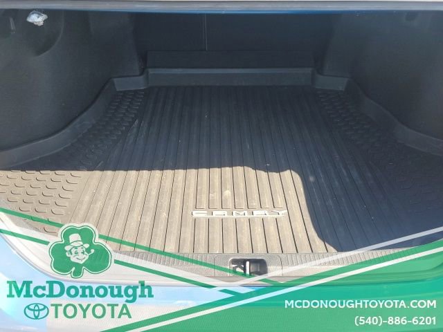 Used 2020 Toyota Camry SE w/ Sunroof Package image 23