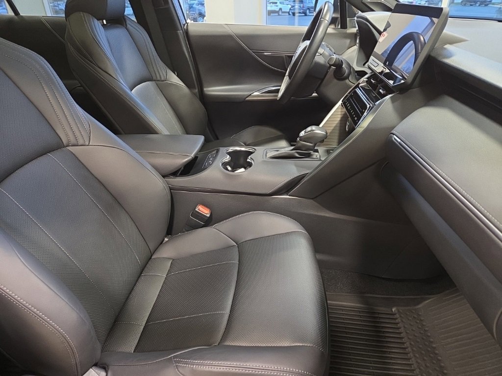 Used 2023 Toyota Venza Limited image 20