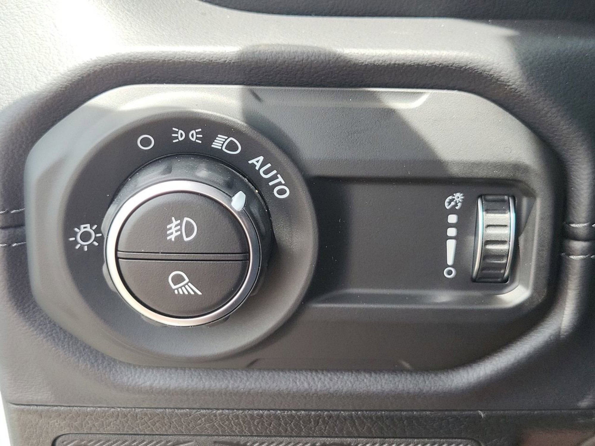 New 2025 Jeep Gladiator Sport image 23