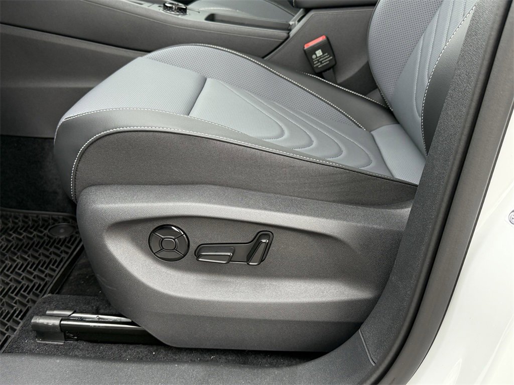 New 2026 Volkswagen Tiguan SE image 11