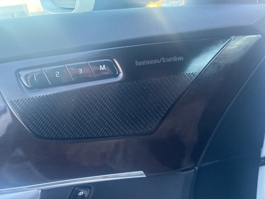 Used 2019 Volvo XC90 T5 Momentum w/ Multimedia Package image 8