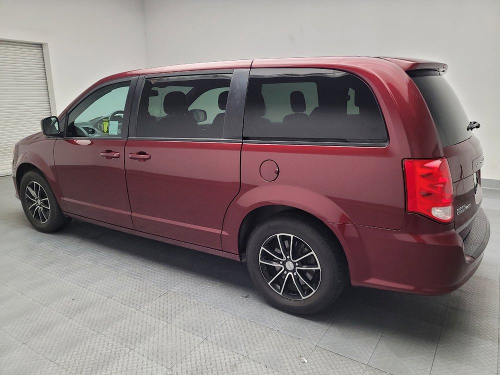 Used 2018 Dodge Grand Caravan SE image 3