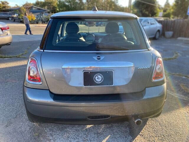 Used 2010 MINI Cooper Hardtop image 6