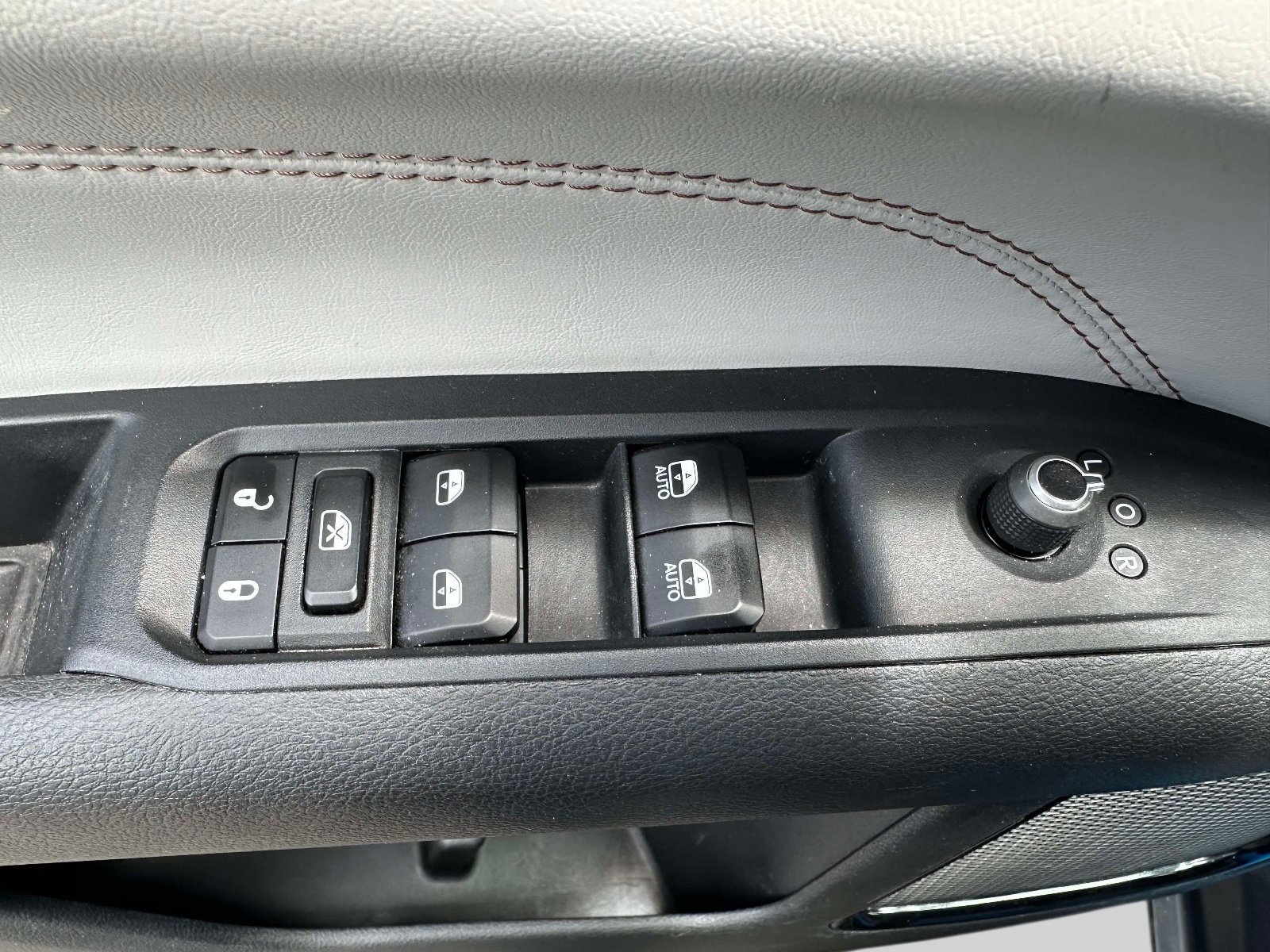 Used 2025 Jeep Compass Limited AWD/4WD image 18