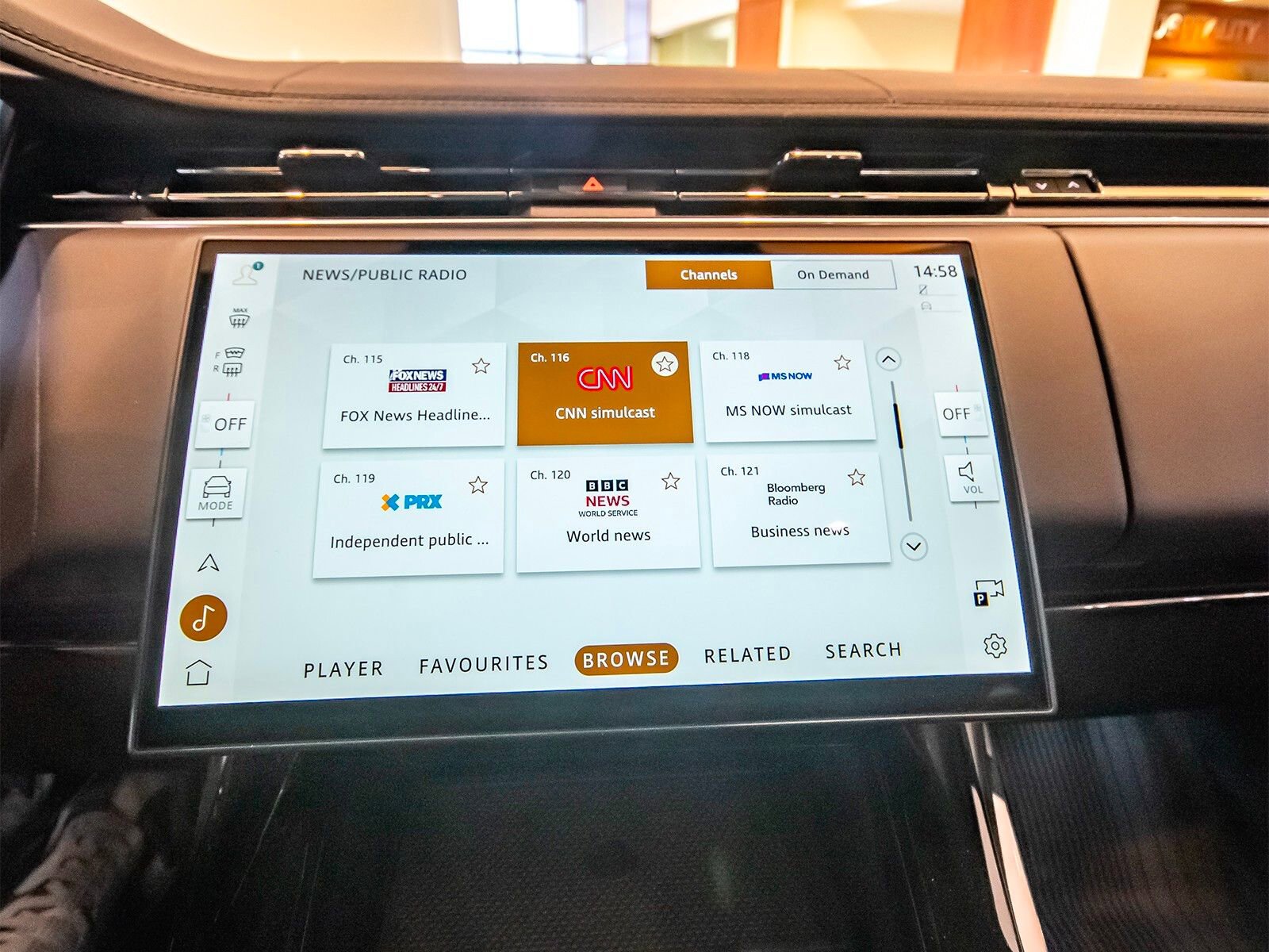 New 2025 Land Rover Range Rover Sport SE image 19