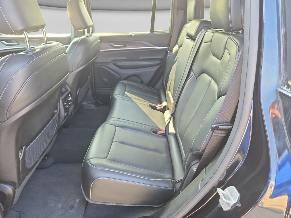 Used 2024 Jeep Grand Cherokee Limited w/ Luxury Tech Group II AWD/4WD image 33