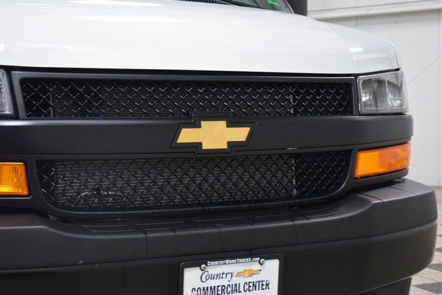 New 2025 Chevrolet Express 3500 Extended RWD image 5