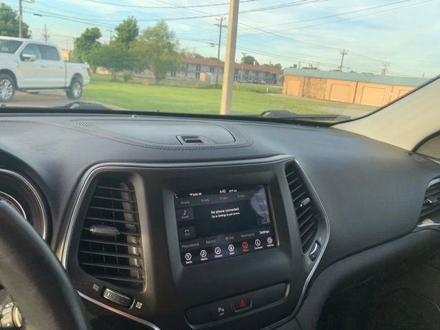 Used 2019 Jeep Cherokee Latitude Plus FWD image 20