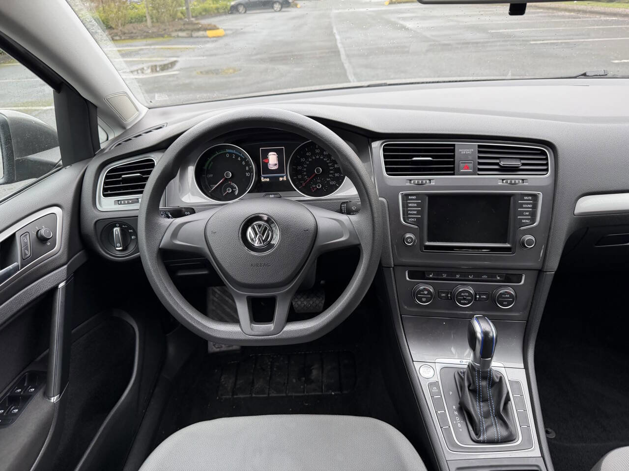 Used 2016 Volkswagen e-Golf SE image 15