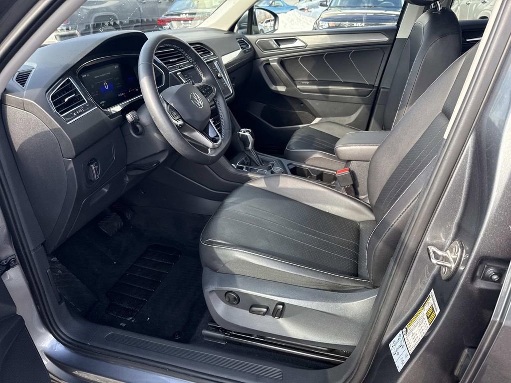 Used 2022 Volkswagen Tiguan SE image 19